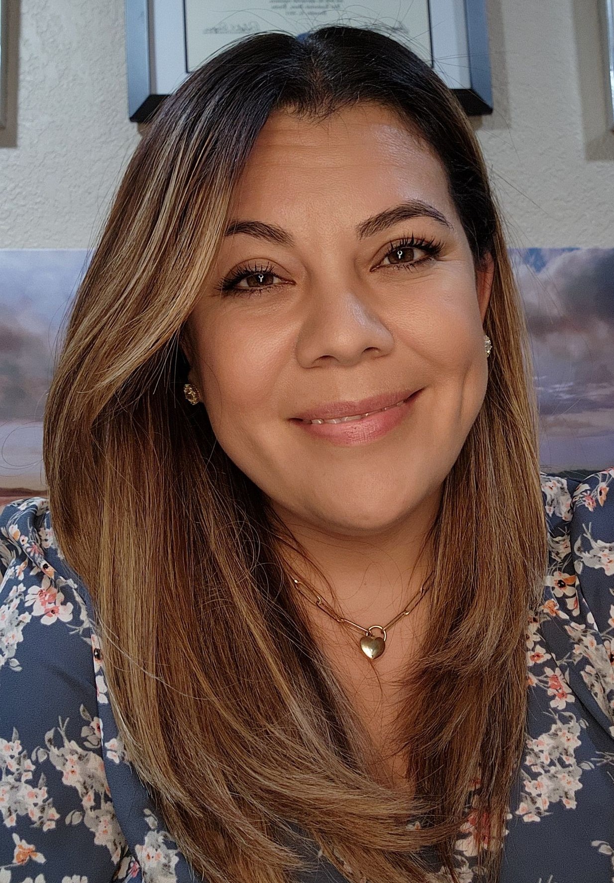 Nohemi_latina_therapist